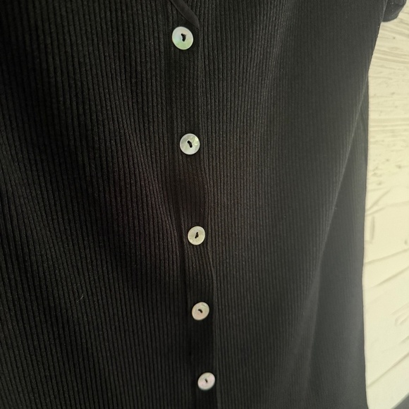 Zara | Size M | Black Ribbed V-Neck Button-Down Top - Picture 4 of 6